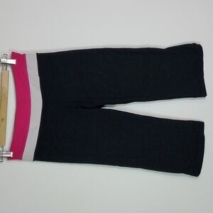 Lululemon black size 6 cropped leggings
